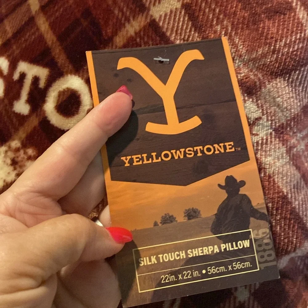 NWT Yellowstone Silk Touch Pillow With Sherpa Back, 22